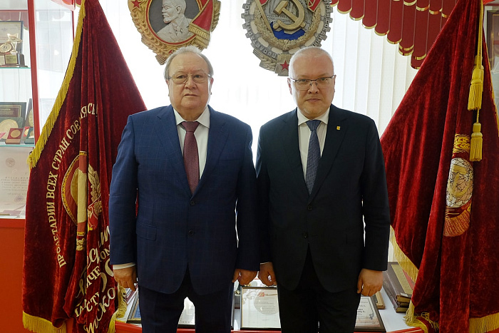 Александр Соколов поздравил Геннадия Мамаева с присвоением звания Героя Труда России