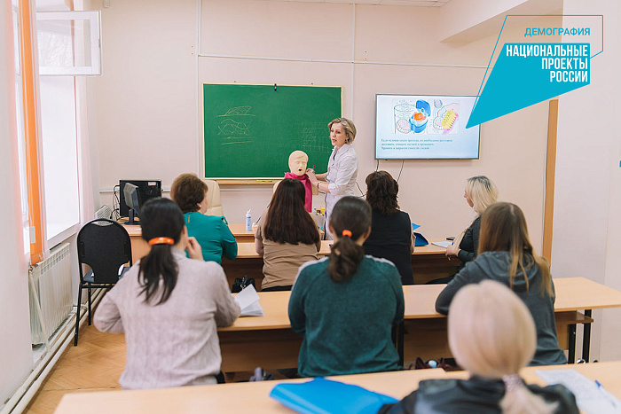 В Кировской области более 4 тысяч человек прошли обучение по программе помощников по уходу
