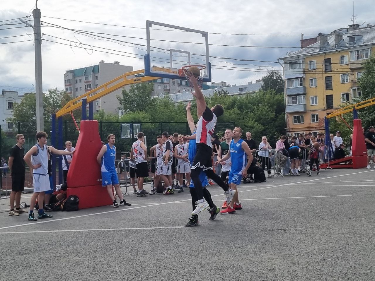 В Кирове на баскетбольный турнир собрались 70 команд