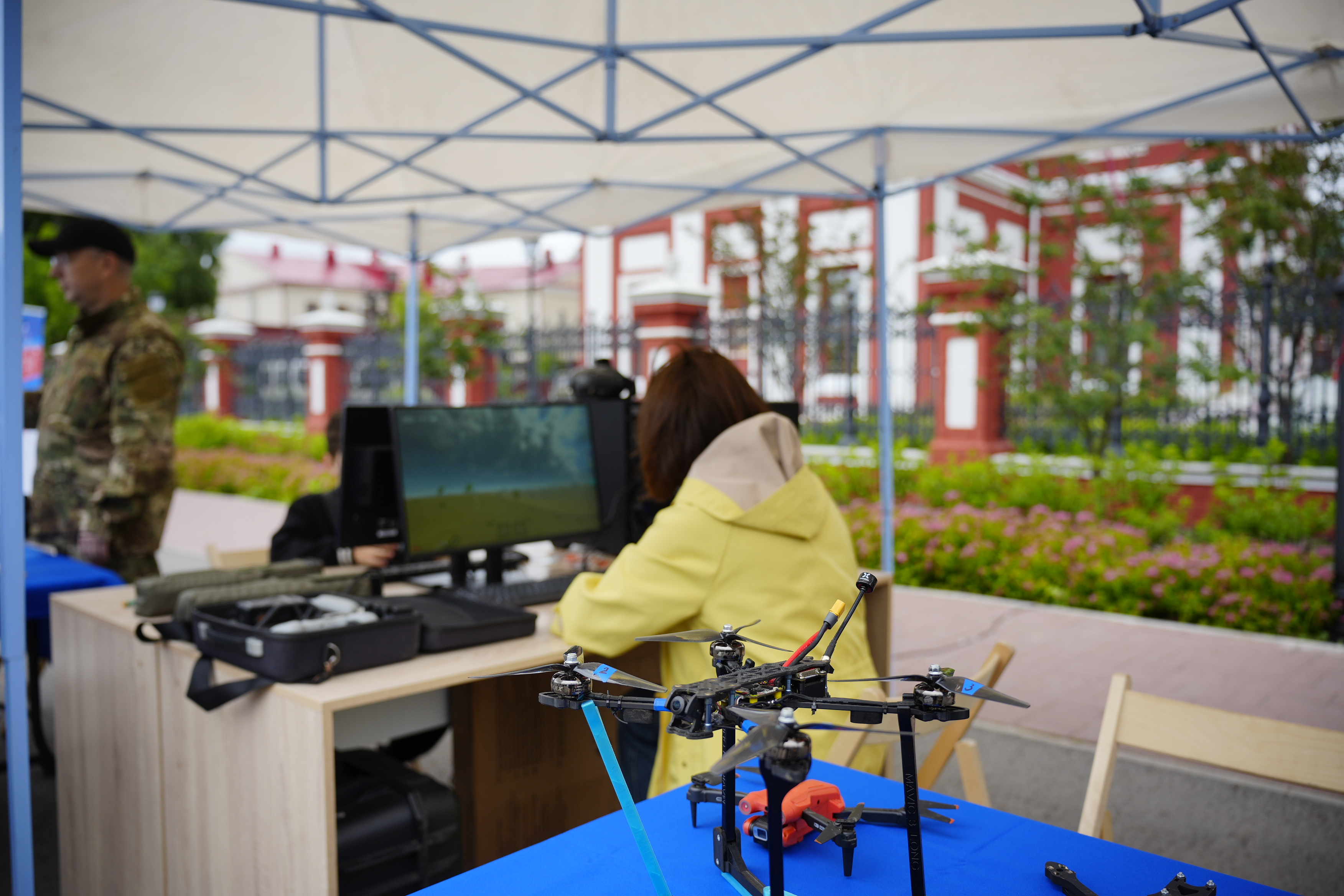На Спасской площади развернулся центр общественного единства 