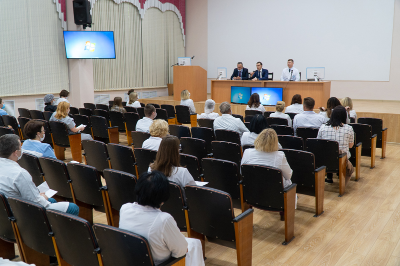 В трёх ведущих медицинских учреждениях региона назначены новые главные врачи