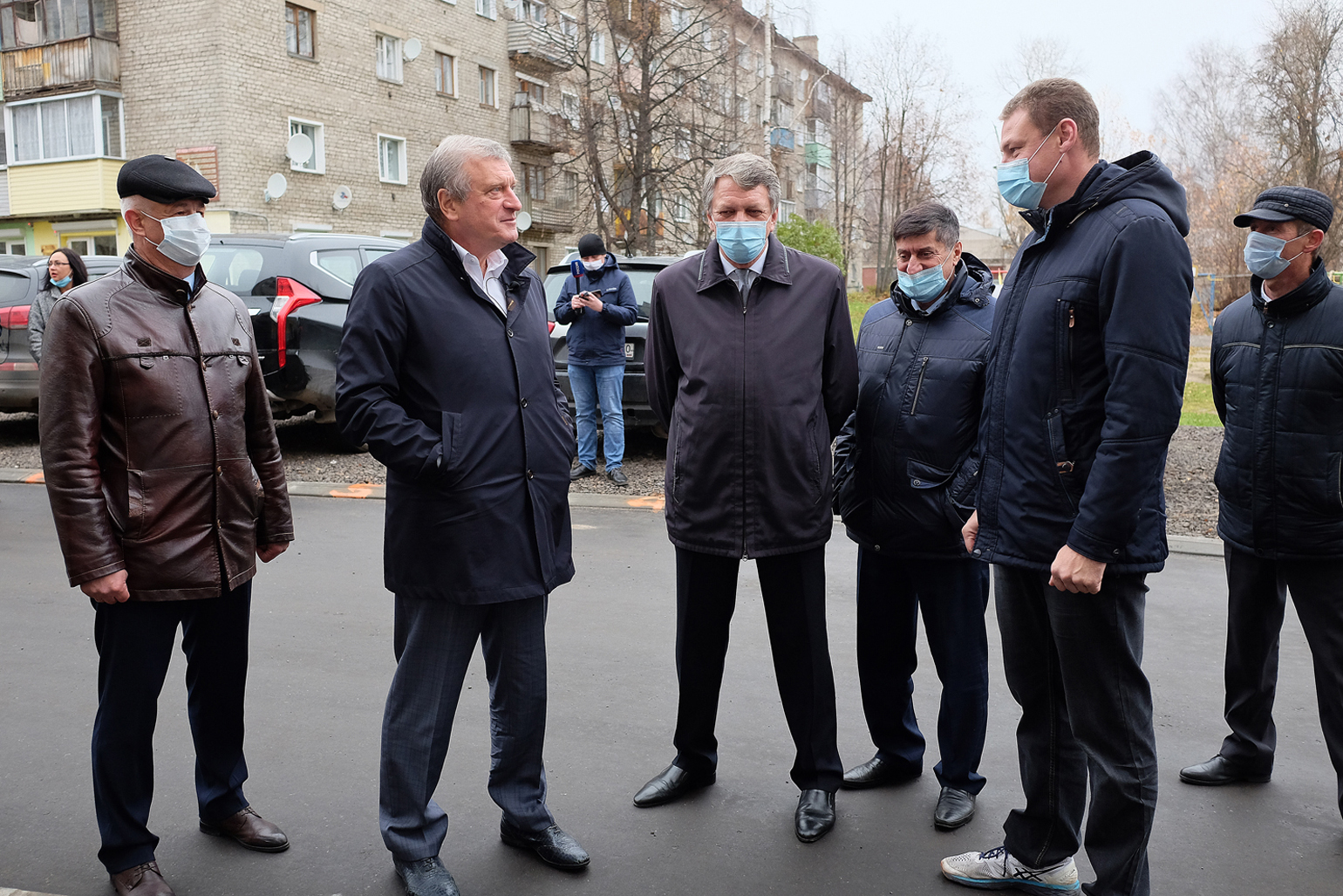 Губернатор Игорь Васильев оценил благоустройство дворов в Омутнинске