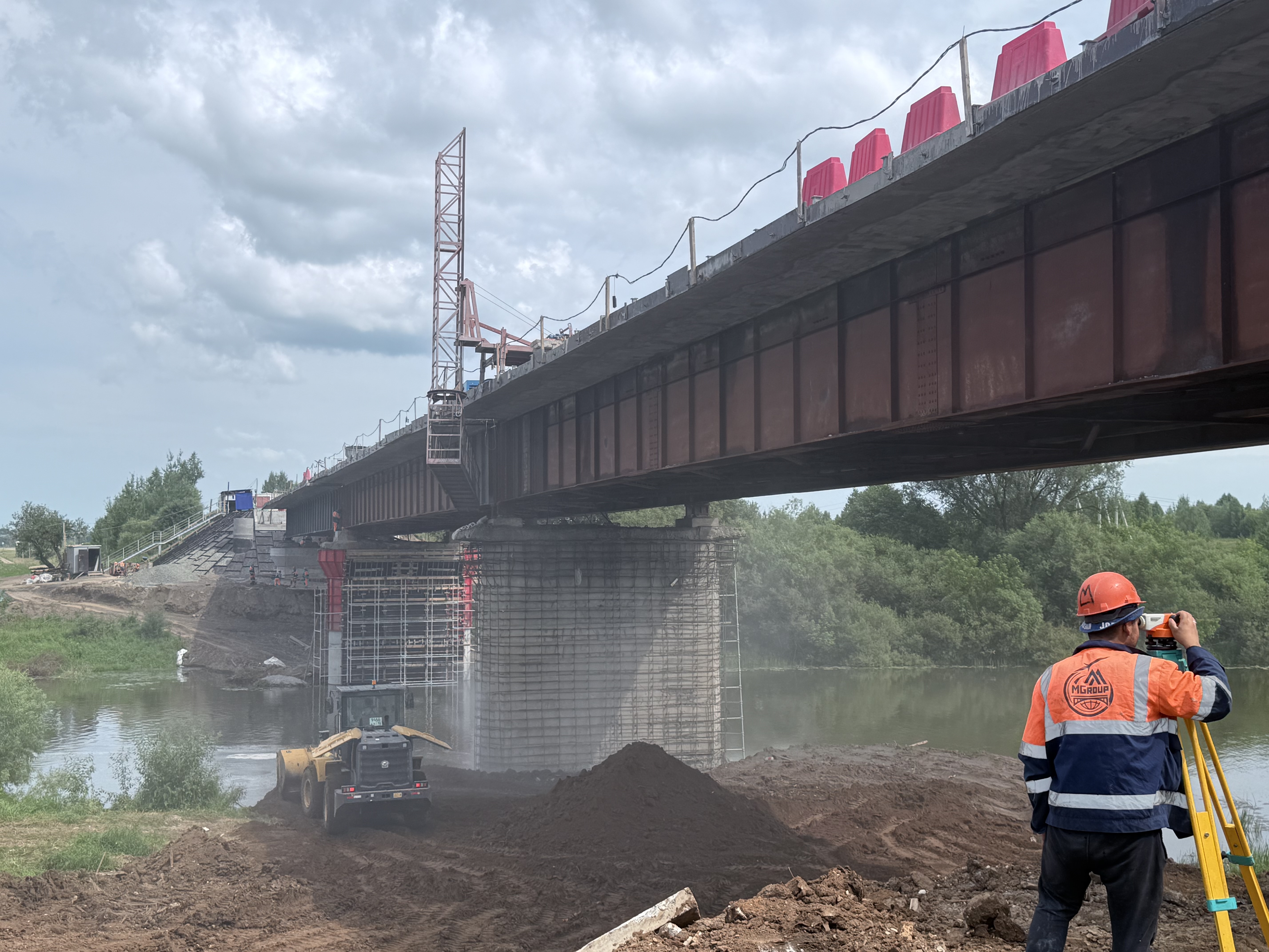 На мосту через Немду в Советском районе обновляют пролетные строения