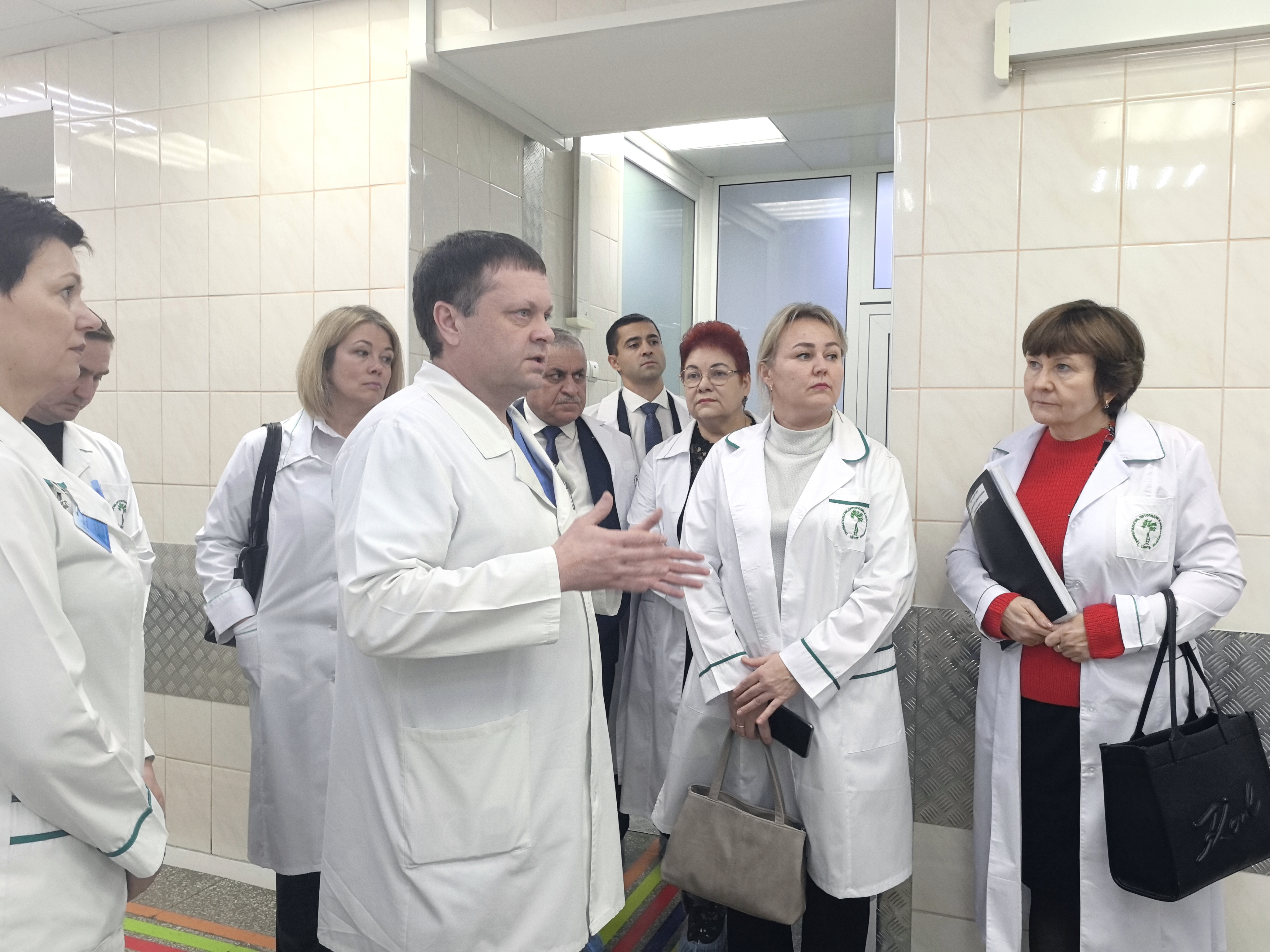 Общественники высоко оценили уровень условий для пациентов в Центре травматологии