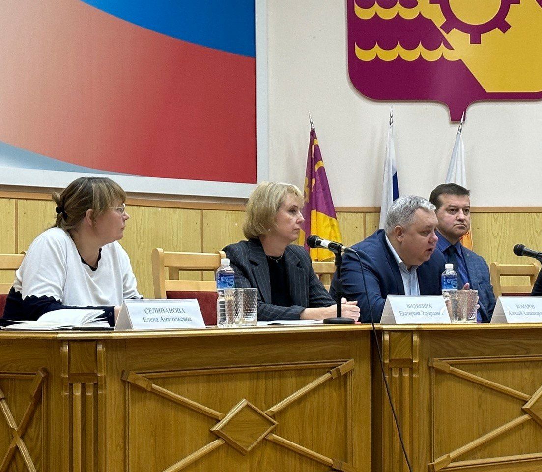 Руководство администрации правительства области и минздрава встретились с пациентами и коллективом Вятскополянской ЦРБ