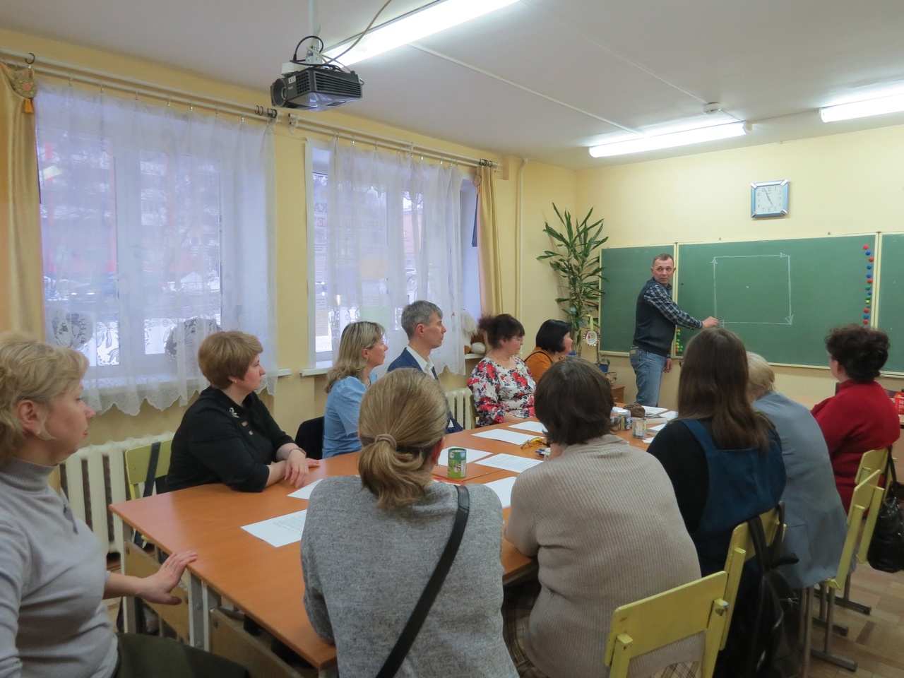 В Кировской области начала работу служба психолого-педагогической помощи семьям участников СВО