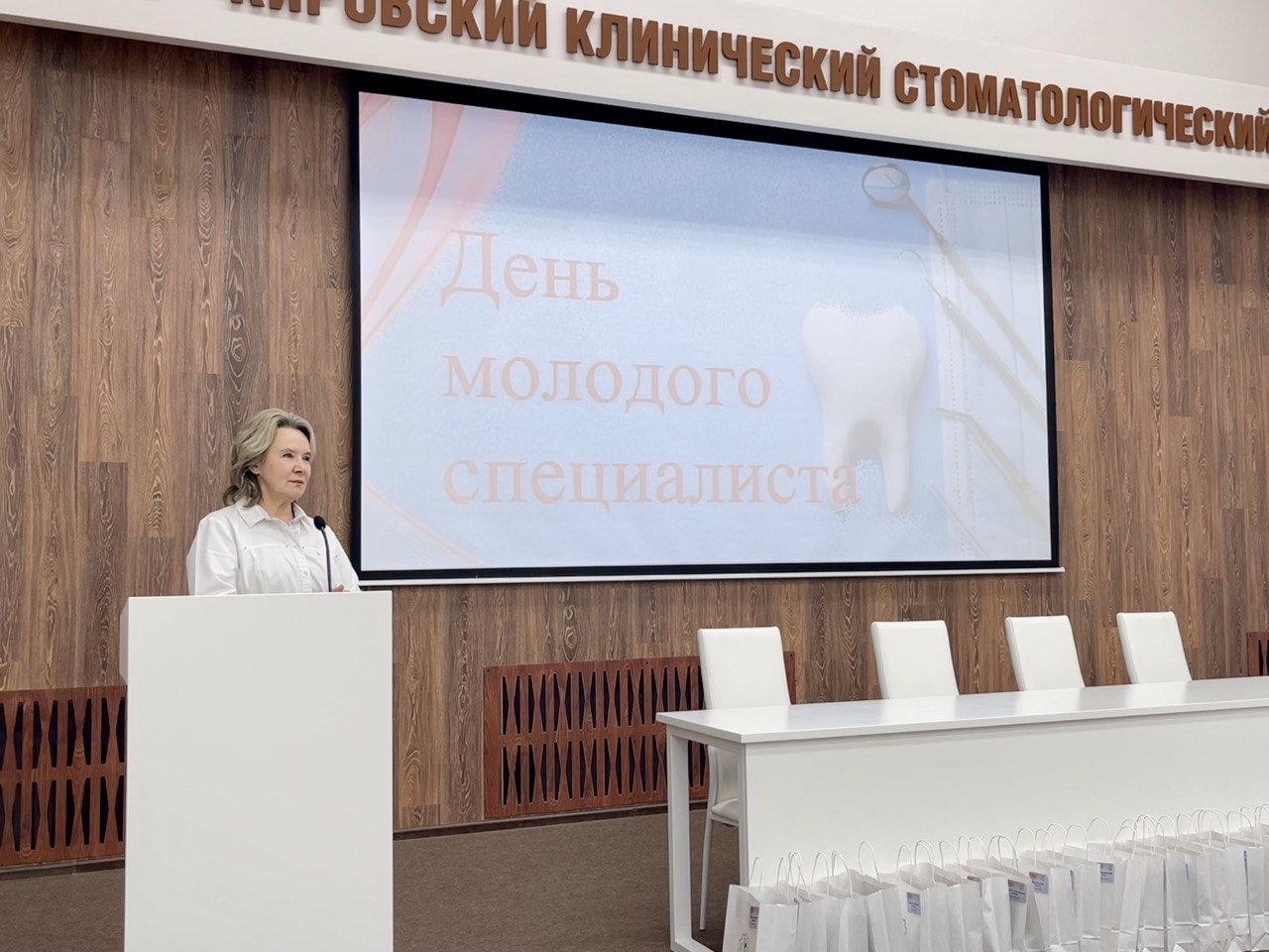 В Кировский стоматологический центр устроились 22 молодых специалиста