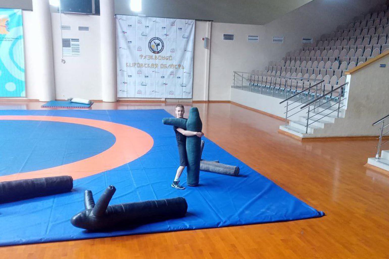 Спортшколы Кировской области получили новое оборудование и инвентарь