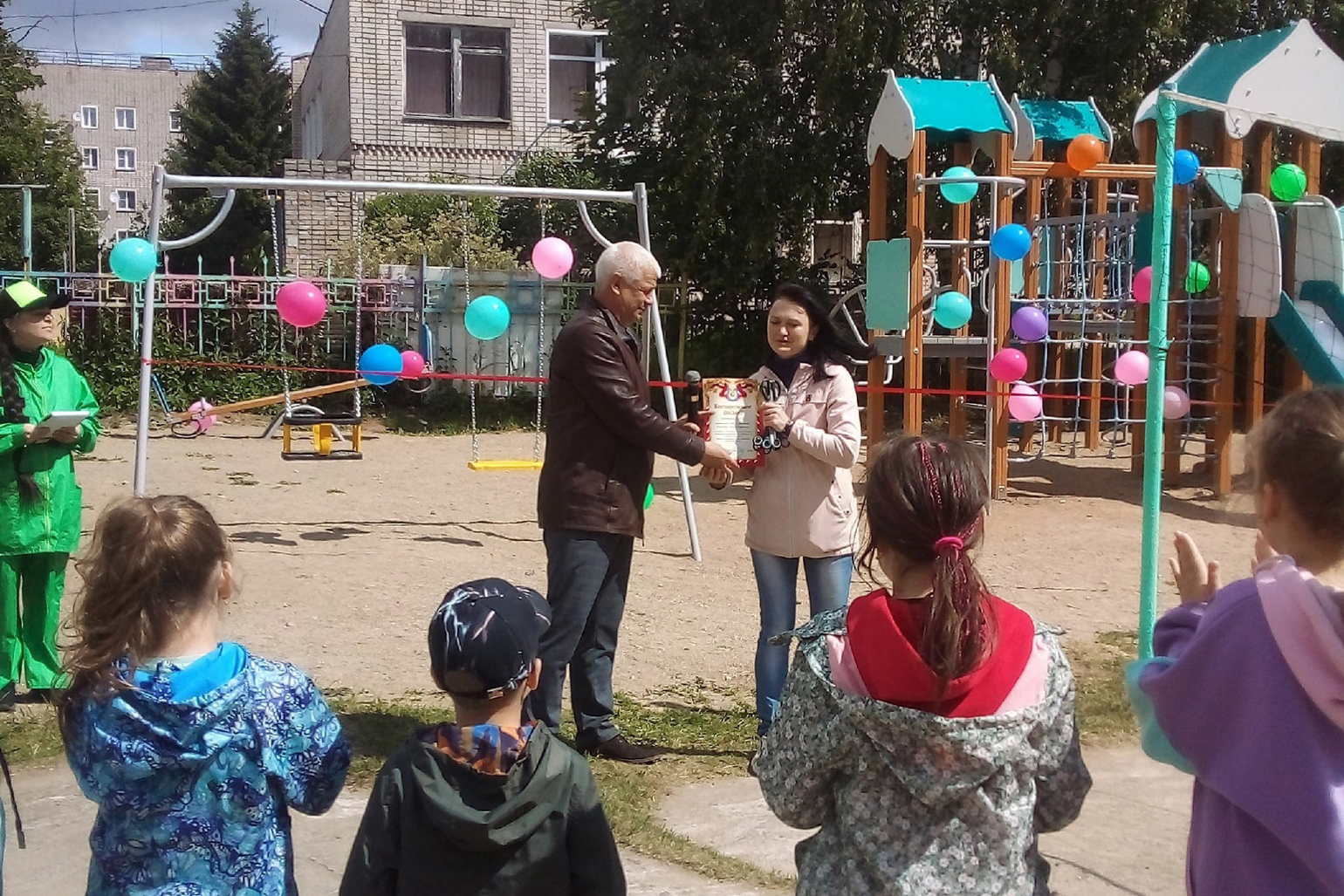 В Кировской области открылись еще две детские площадки