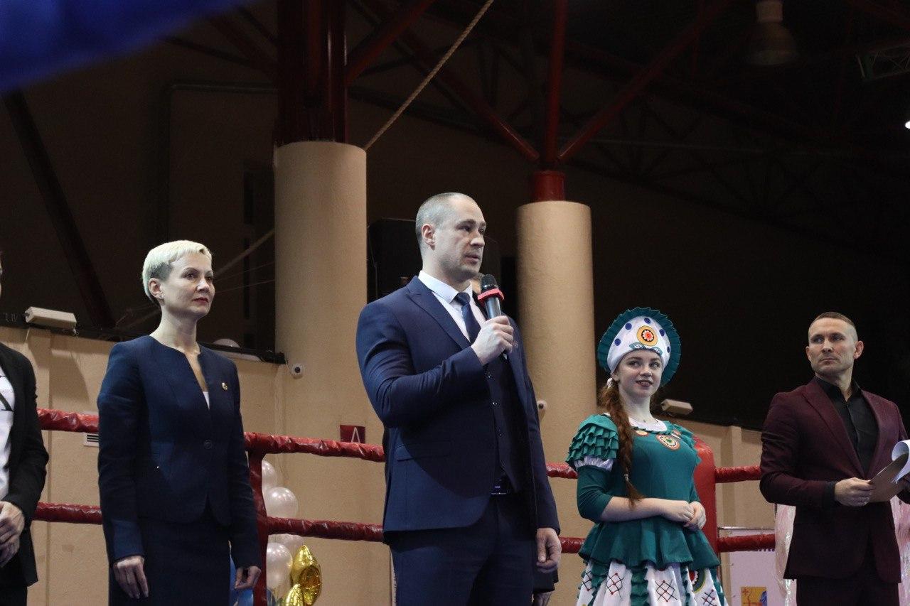 В Кирове впервые открыли чемпионат и первенство ПФО по женскому боксу
