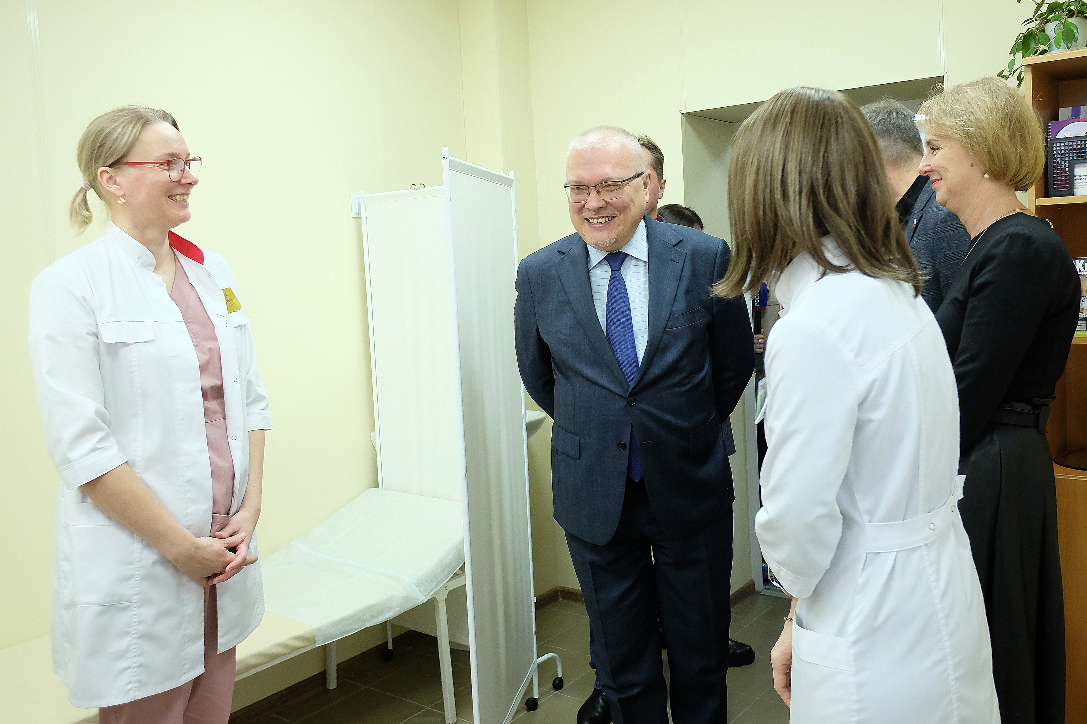 Александр Соколов высоко оценил обновленную детскую поликлинику в Оричах
