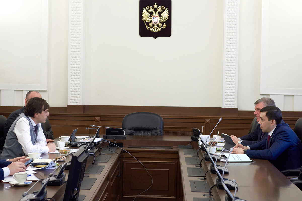 Игорь Васильев обсудил с министром просвещения РФ строительство школ и детских садов в Кировской области
