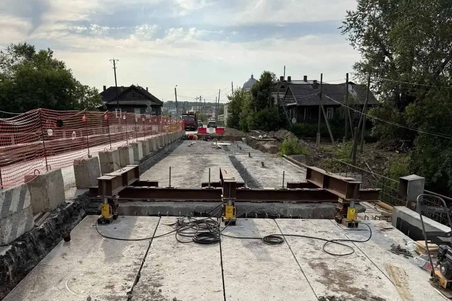 В Кировской области ремонтируют вековой мост через реку Уржумку