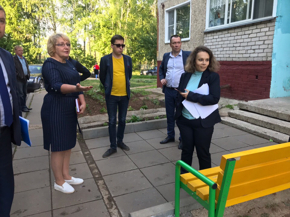 Минстрой России проверил работы по благоустройству дворов и общественных пространств в Кирове