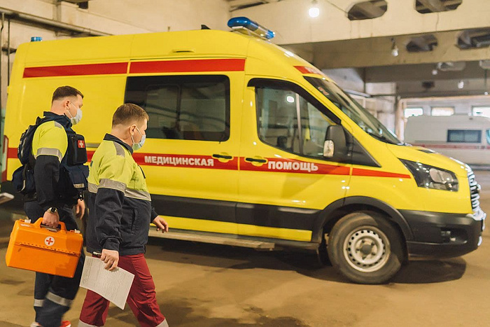 Александр Соколов поздравил работников скорой медицинской помощи