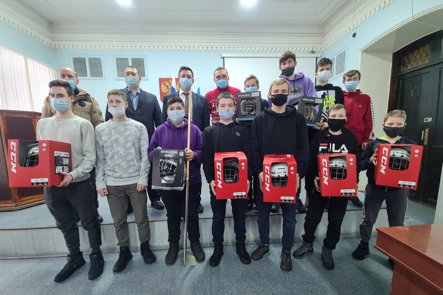 Юные хоккеисты из Яранского района получили новую экипировку