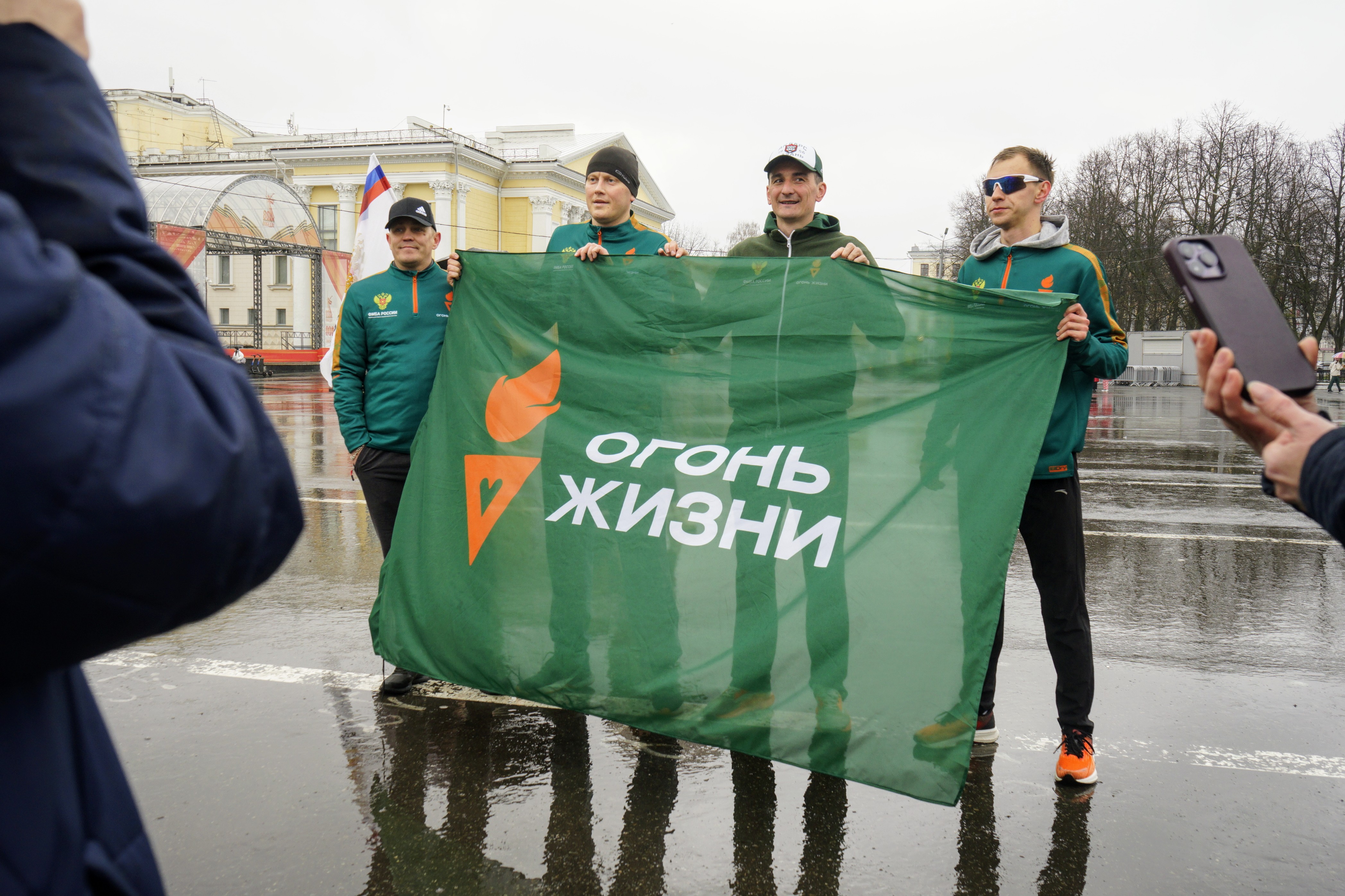 Кировчане приняли участие в эстафете факела «Огонь жизни»