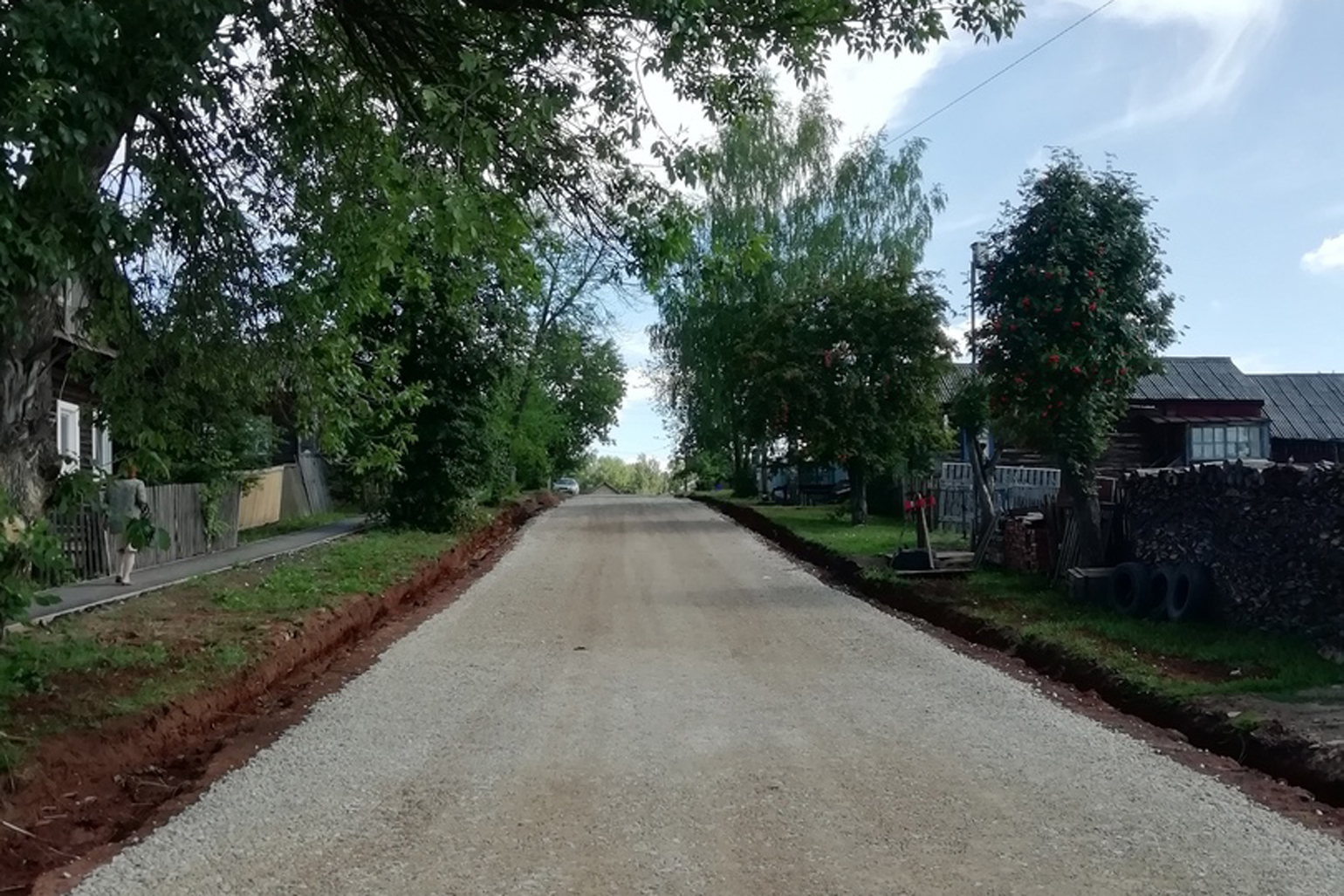 В Вахрушах по проекту «Народный бюджет» отремонтировали улицу и построили тротуары