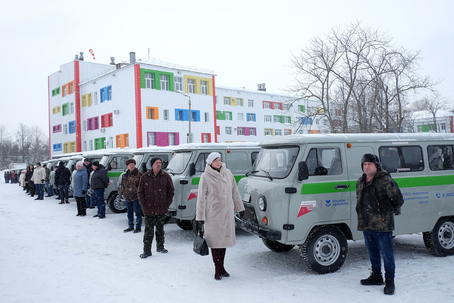 В районные больницы Кировской области отправились 32 машины и 4 мобильных комплекса