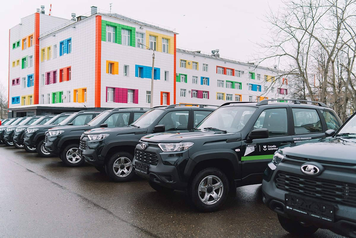 В этом году медицинские службы районов Кировской области получили 75 автомобилей