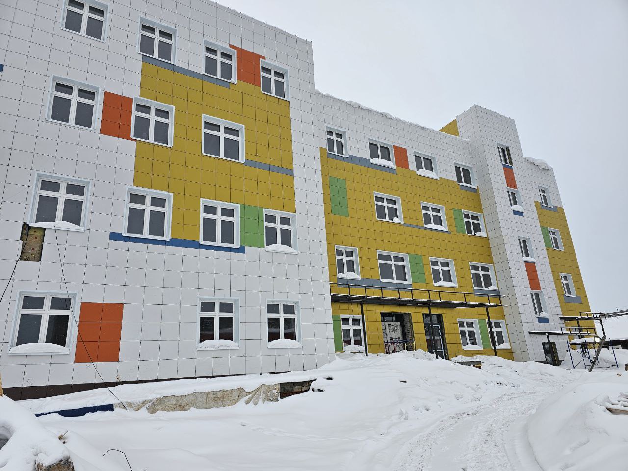 Новую детскую поликлинику в Слободском украсят детскими рисунками