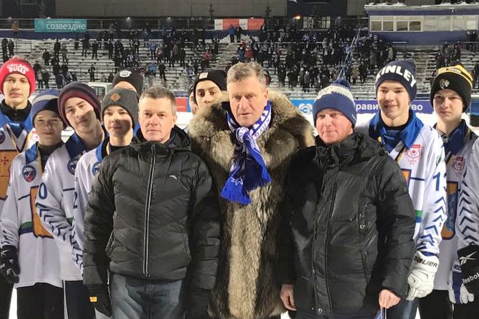 Глава региона поздравил юных кировских хоккеистов