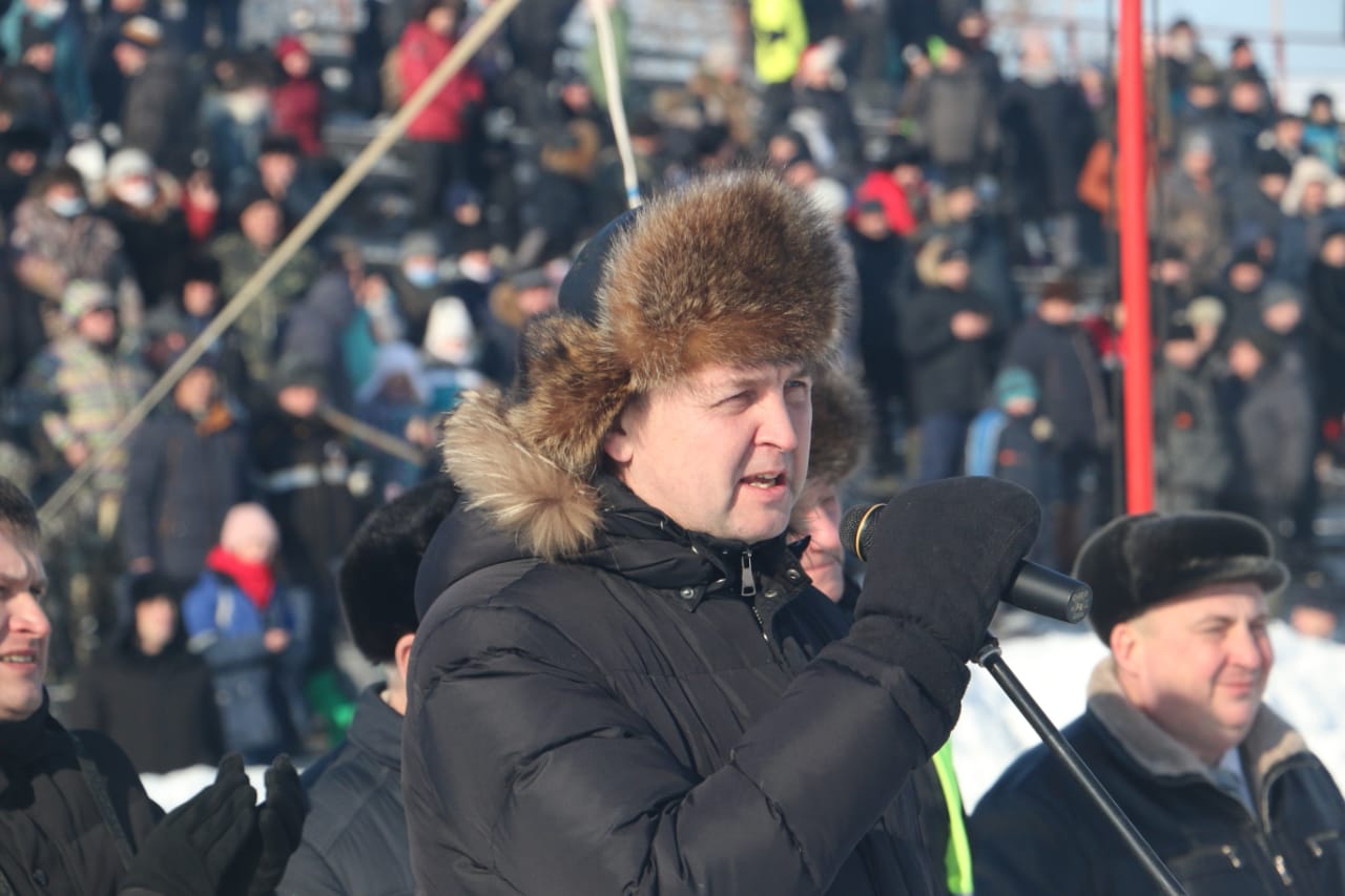 В Вятских Полянах встретились сильнейшие мотогонщики на льду 
