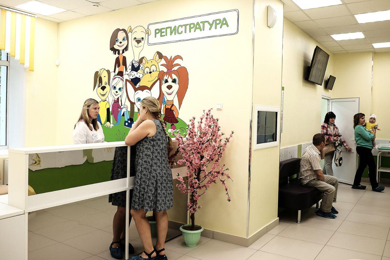 В Кирове для 12,5 тысяч детей отремонтировали поликлинику и благоустроили прилегающую территорию 