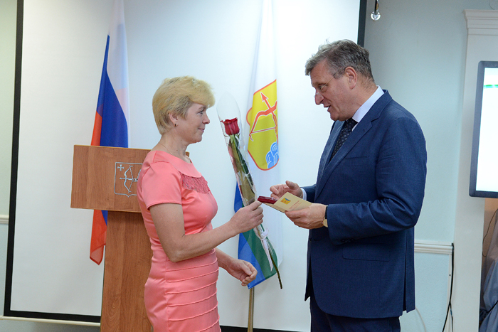 Первые 24 кировчанина получили памятные знаки «80 лет Кировской области»