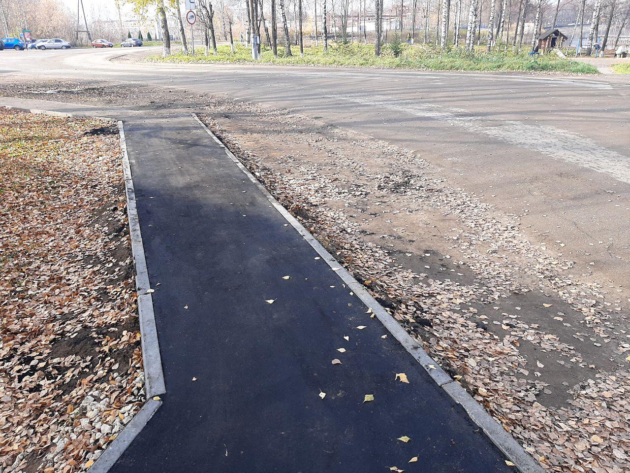 В Белой Холунице по нацпроекту благоустроили тротуары вдоль проезжей части