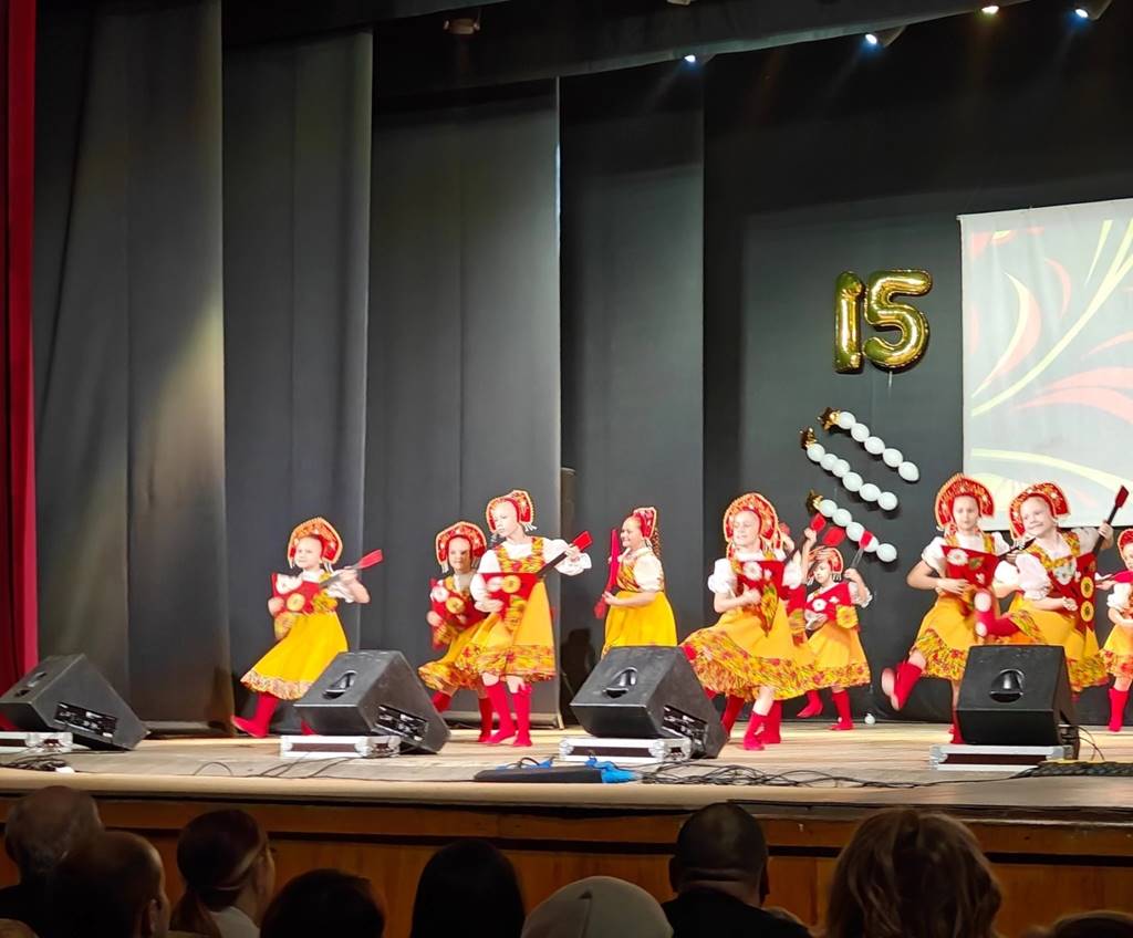 В слободском Доме культуры «переодели» сцену