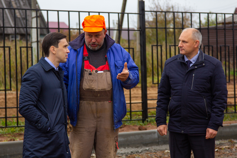 Дмитрий Курдюмов осмотрел строящийся детский сад в селе Бобино Слободского района