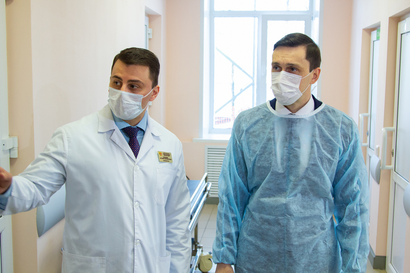 Дмитрий Курдюмов осмотрел открывшиеся в Кирове корпуса для заболевших коронавирусом и контактных с ними лиц