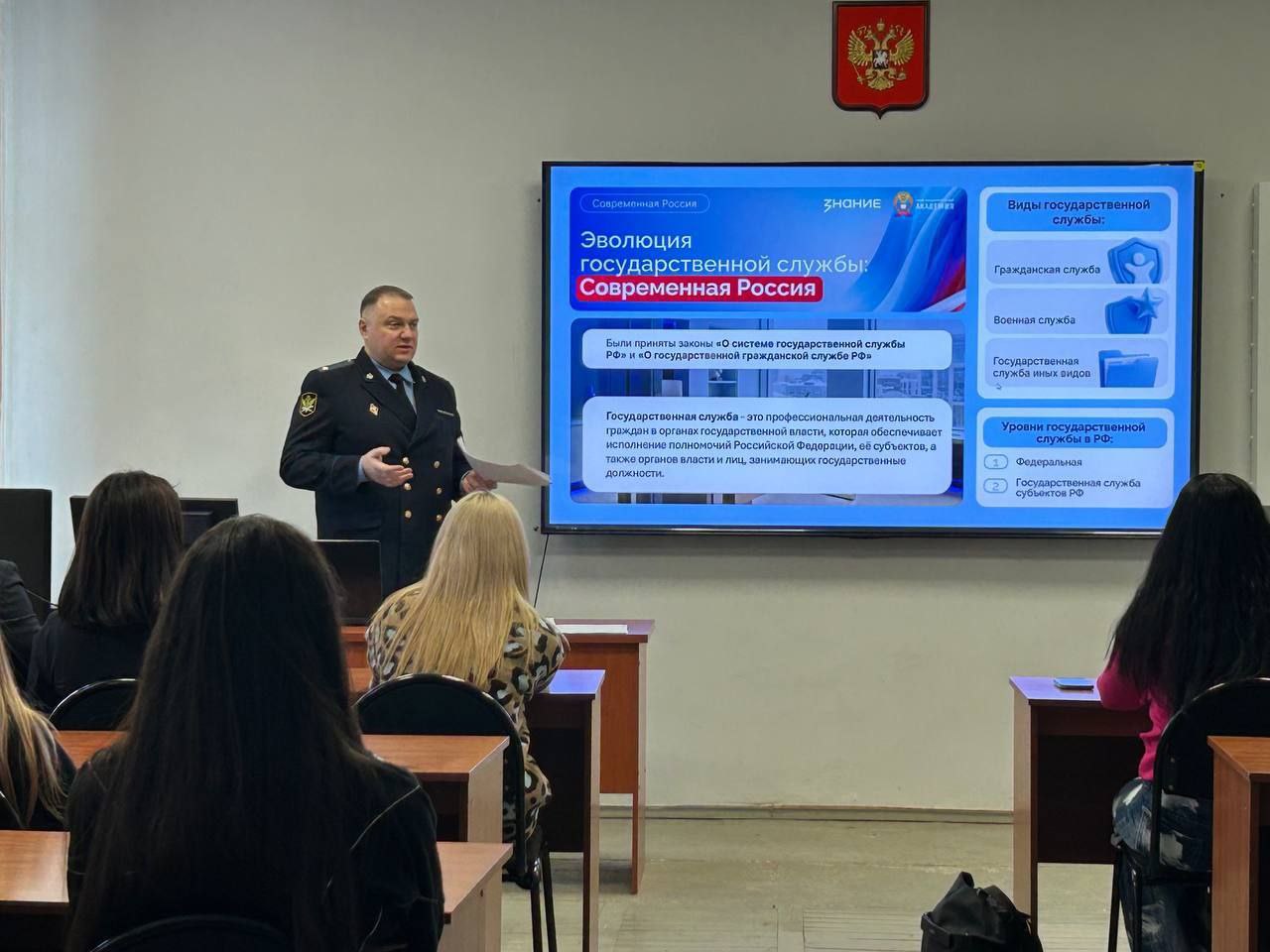 Кировским студентам рассказали о принципах государственной службы