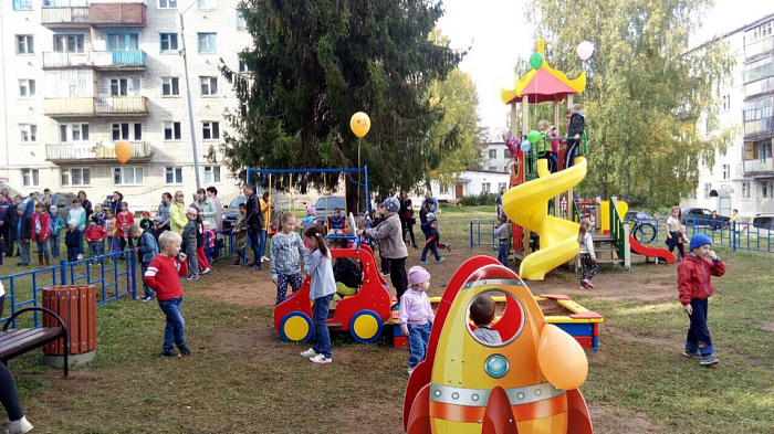 В четырех муниципалитетах Кировской области откроют новые детские площадки