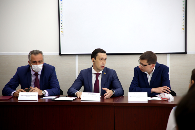 Делегация из Нижнего Новгорода оценила развитие информатизации здравоохранения в Кировской области