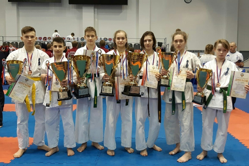 Кировские спортсмены вернулись с комплектами наград с чемпионата и первенства России по киокусинкай