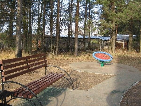 В поселке Стрижи по национальному проекту благоустроили детскую площадку