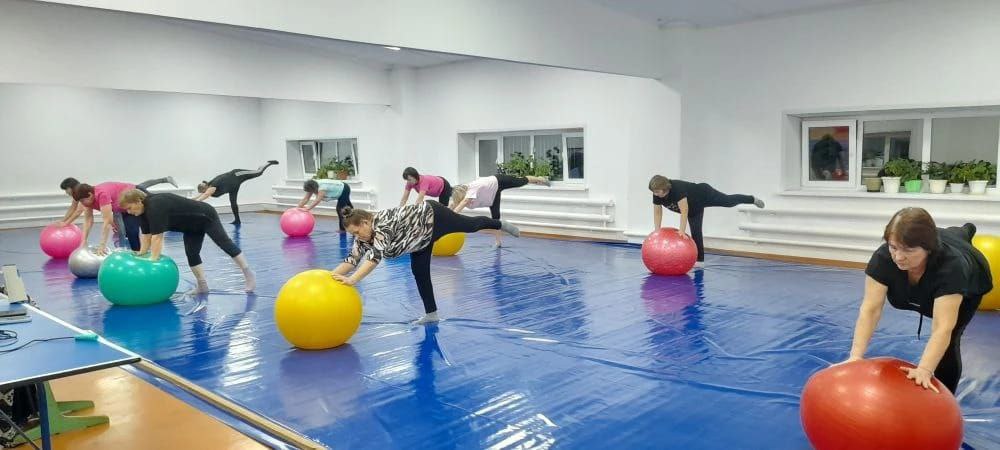 В Юрье для старшего поколения проходят занятия по оздоровительной  физкультуре