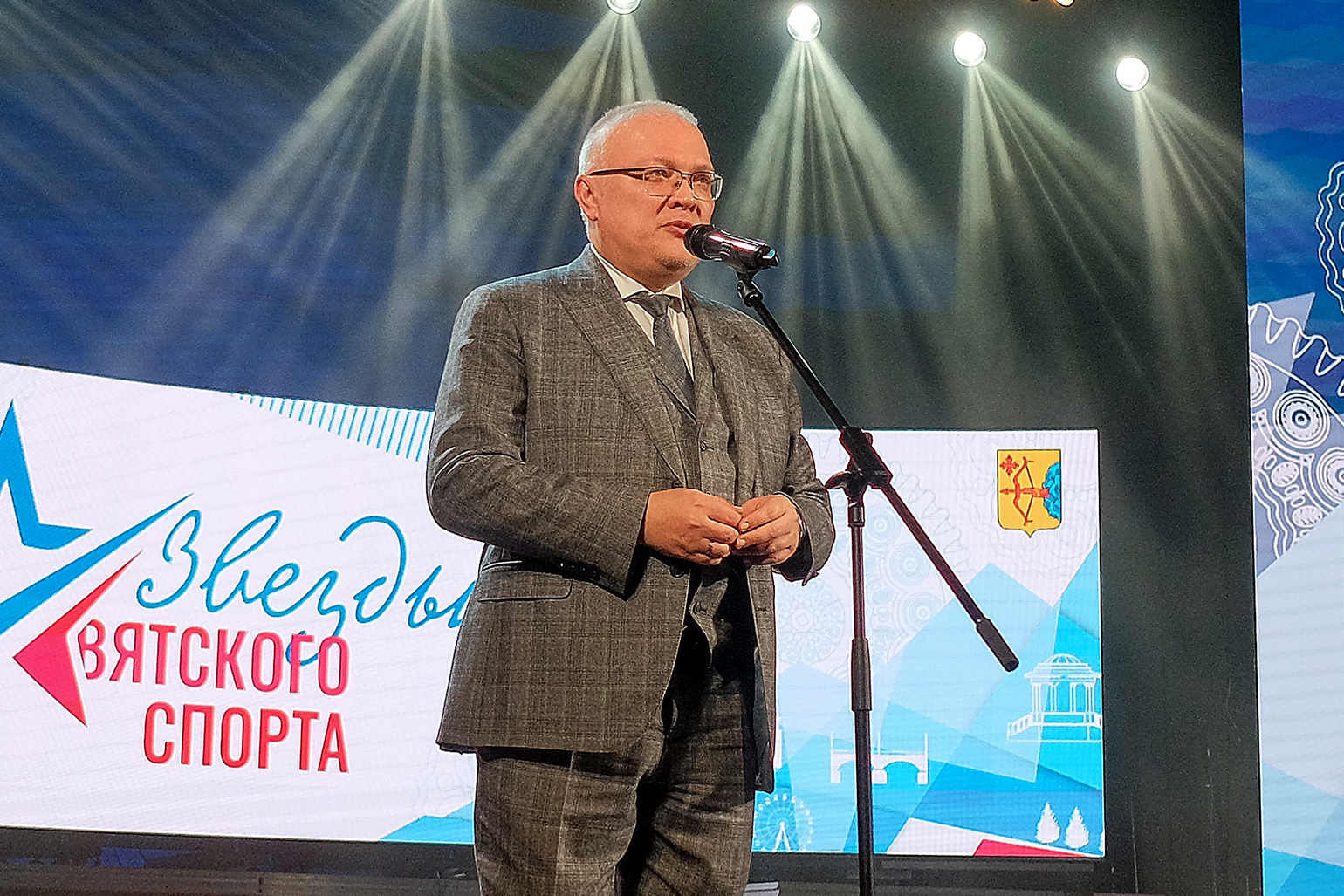Александр Соколов поздравил звезд вятского спорта