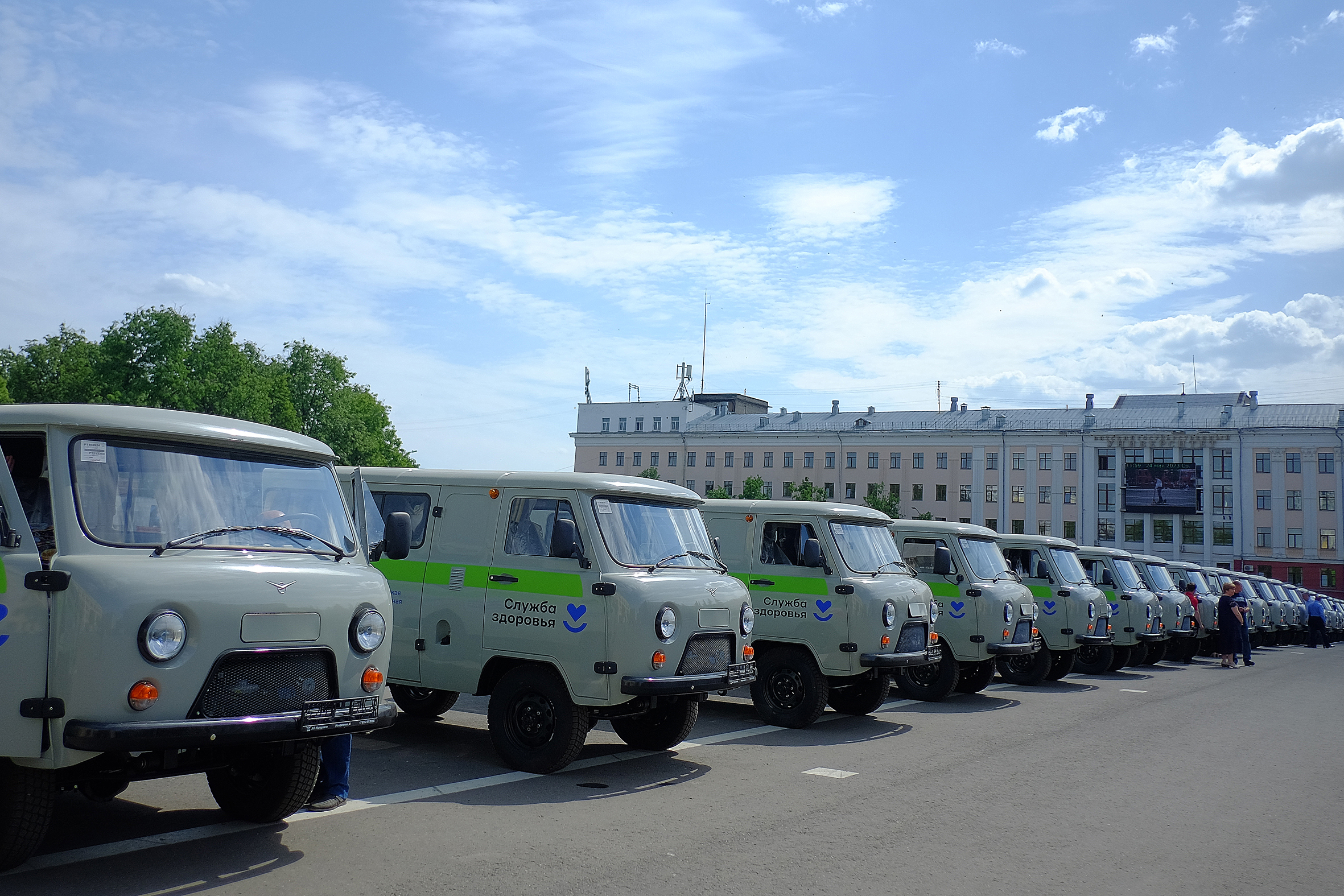 В районы Кировской области отправились еще 40 медицинских автомобилей 