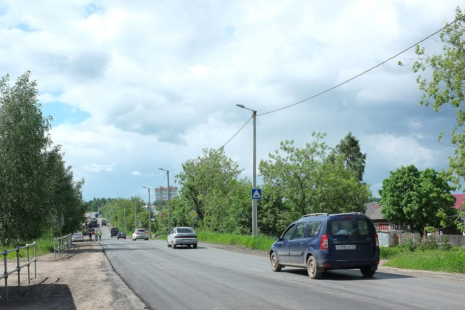 В Кировской области на 12 участках региональных дорог построят новые линии уличного освещения
