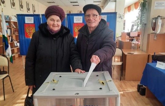 В Вятских Полянах 89-летний ветеран в свой день рождения пришел на выборы