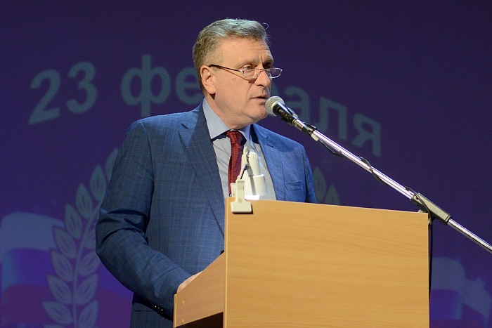 Игорь Васильев поздравил кировчан с Днём защитника Отечества