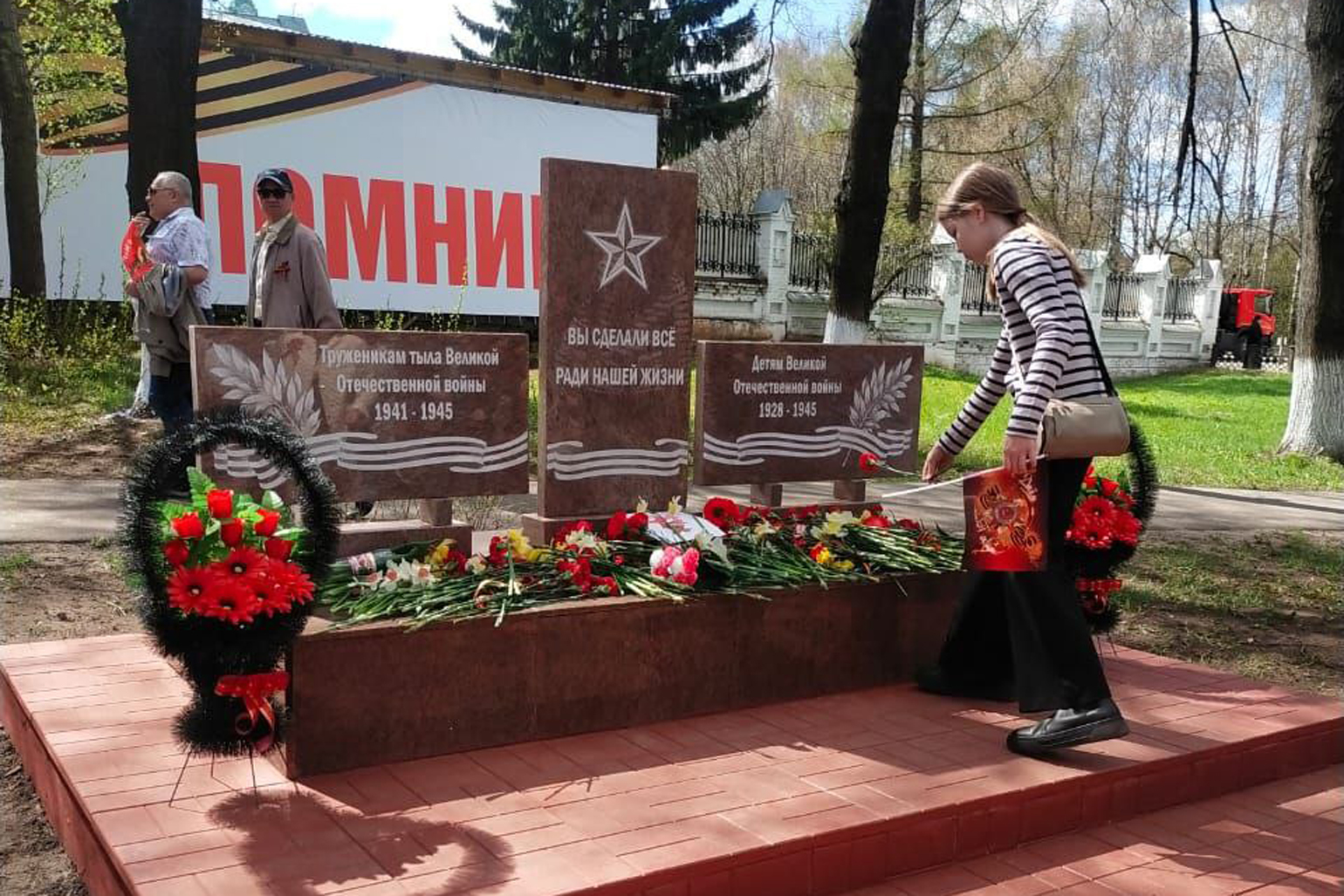 Жители Слободского по проекту ППМИ установили памятник труженикам тыла