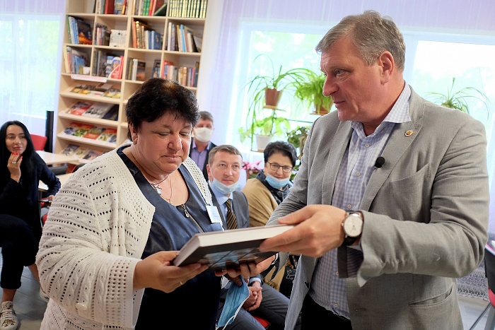 Игорь Васильев поздравил работников культуры с профессиональным праздником