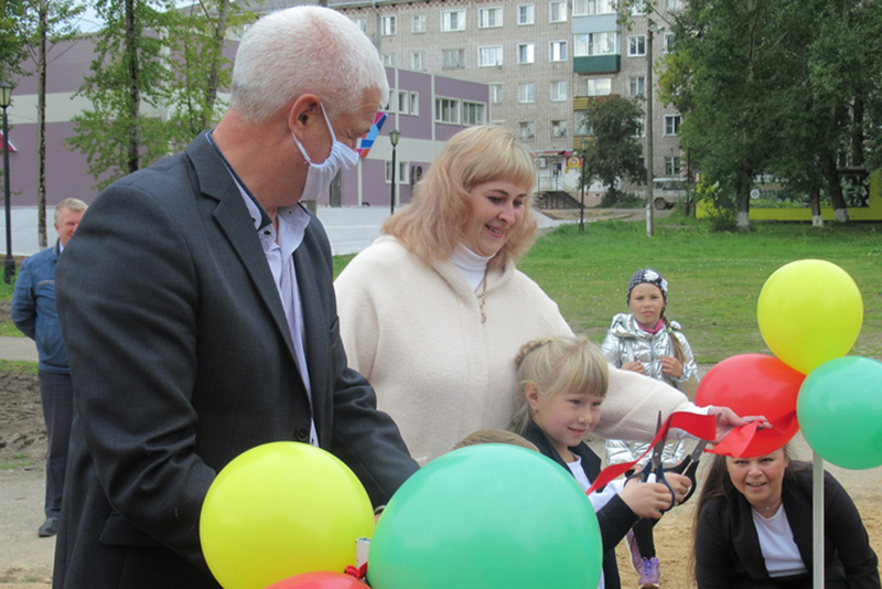 В Омутнинске в парке культуры построили спортивную площадку