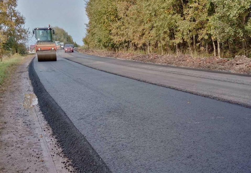 В Кировской области в рамках дорожного нацпроекта завершены работы по укладке асфальта