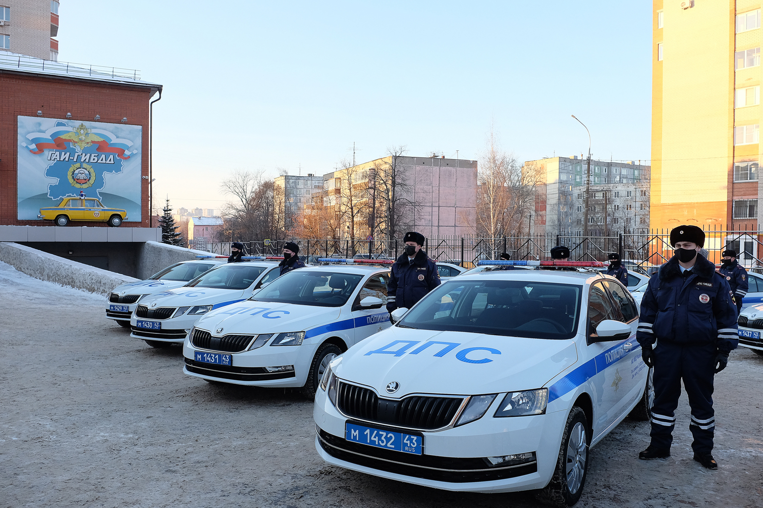 В Кировской области в рамках дорожного нацпроекта Госавтоинспекция получила 13 новых служебных автомобилей