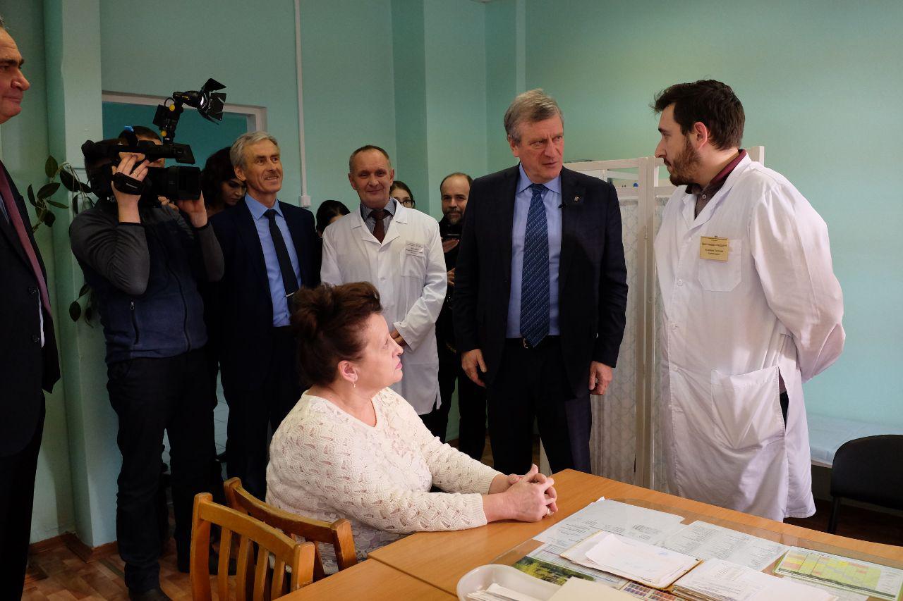 Игорь Васильев посетил соцобъекты Тужинского района